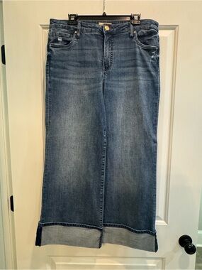 Kut from the Kloth Medium Blue Denim Wide leg jeans with cuffed ankle